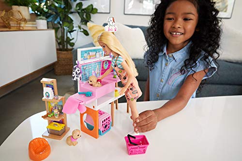 Barbie Tienda de mascotas Muñeca con establecimiento de animales y accesorios para mascotas de juguete (Mattel GRG90)