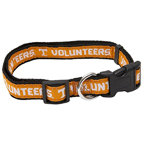 Pets First NCAA Mascota Cuello. 50 colegios Disponible en 3 tamaños. Resistente, Fuerte, Duradero & Ajustable NCAA Collar de Perro. Imprescindible Collegiate Gear para el Patas Sports Ventilador.