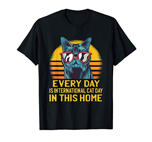Cada día es el Día Internacional del Gato en este hogar Cat Camiseta