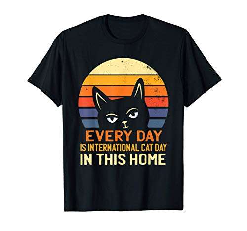 Cada día es el Día Internacional del Gato en este hogar Cat Camiseta