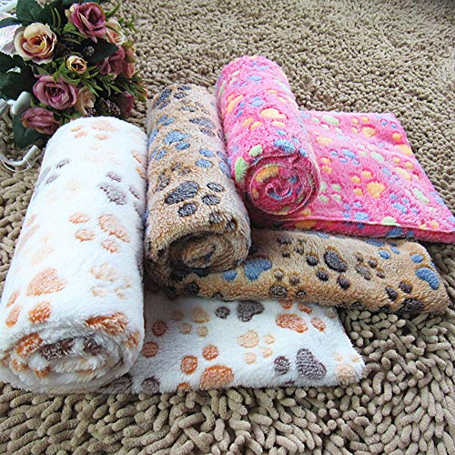 ENticerowts Manta de forro polar para cachorros, perros, gatos, cálida y suave, con estampado de huellas de coral, resistente a las manchas, color café M