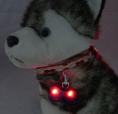 Pet Palace® "Perro de lunares con hebilla de diamante collar de piel sintética y diseño de diamante colgante de corazón
