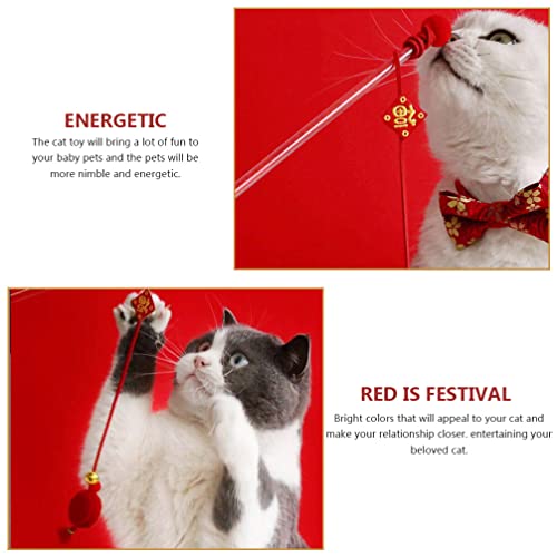 Año Nuevo Cat Teaser Wand: 2Pcs Cat String Toy with with Bell with Chine Fu Carácter Tassel Ornament Pole Toy Chinese Año Nuevo Regalo para Gato Gatito Rojo