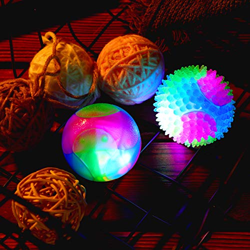 4 Bolas de Perros de Iluminar Pelotas Elásticas Brillantes Bolas de Mascotas con Punta Itermitente LED de Colores Claros Juguetes Interactivos de Mascotas