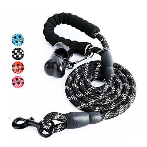 Correa Perro, 1,5m Correa de Perro Fuerte con Mango Acolchado, Hilos Altamente Reflectantes, Bolsas para excrementos de Perro con dispensador para Perros Pequeños, Medianos y Grandes, Negro