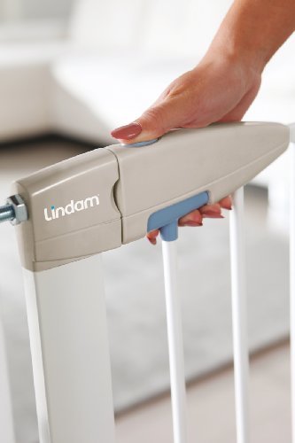 Lindam 4442901 - Barrera de seguridad con puerta. Fijación a presión. Blanca. 76-82 cm