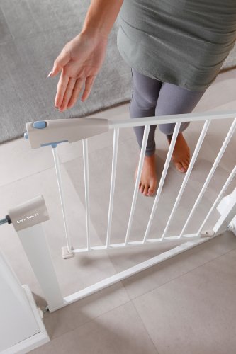 Lindam 4442901 - Barrera de seguridad con puerta. Fijación a presión. Blanca. 76-82 cm