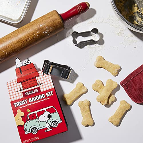 Modern Gourmet Foods, Snoopy, Kit para Hornear Golosinas para Perros, Incluye Cortador de Galletas en Forma de Hueso y Mezcla de Ingredientes