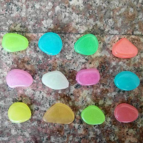 Piedras brillantes que brillan en la oscuridad, rocas brillantes para jardín, camino, acuario, pecera, decoración de peces, color morado oscuro, 100 unidades de calidad adorable y duradero