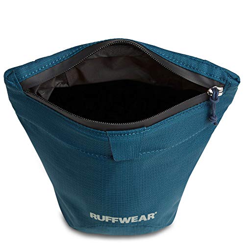 RUFFWEAR Bolsa Pack out, Bolsita de Premios y Dispensador de Bolsas para Excrementos - Luna Azul, Mediana 6,1 x 5,3" (15,5 x 13,5 cm)
