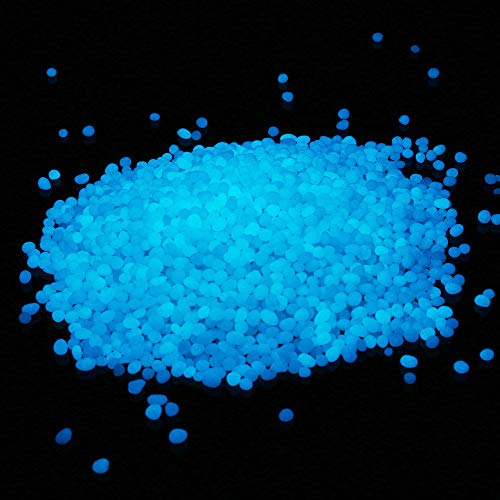 Grava brilla en la oscuridad, grava de acuario, piedras redondas en forma de guisante, arena decorativa para peces, acuario, suculentas, decoración de regalos de jardín (2-4 mm, azul cielo)