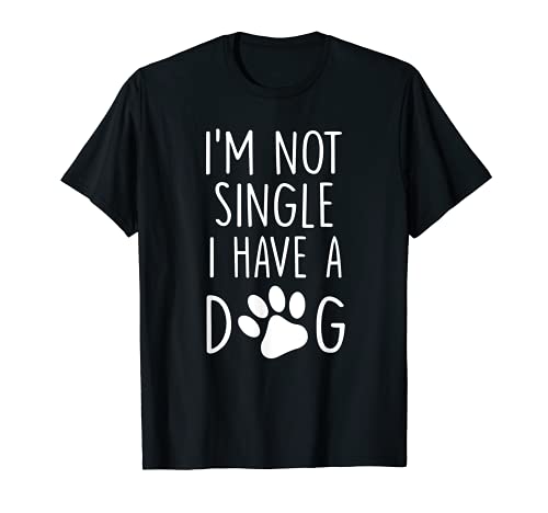No Estoy Soltero Tengo Un Perro Yo Amo Los Perros Camiseta